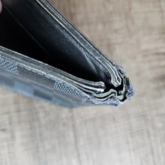 LOUIS VUITTON - wallet - Picture 13 of 14